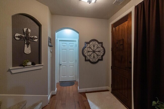 Building Photo - 1605 Brook Glen Dr