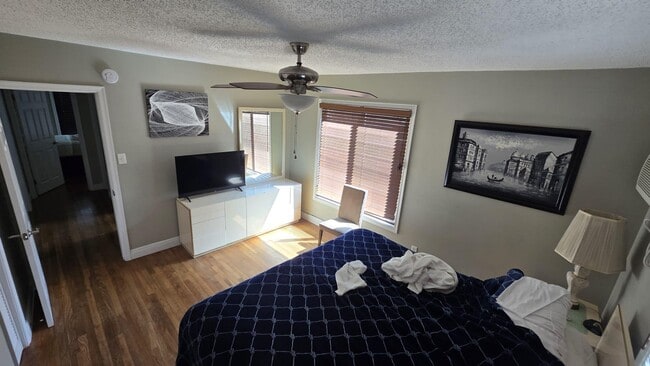 Building Photo - 231 NE 20th Ave