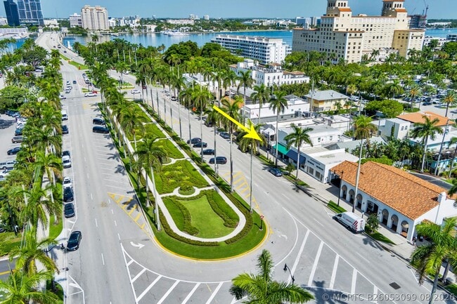 Building Photo - 255 Royal Poinciana Way