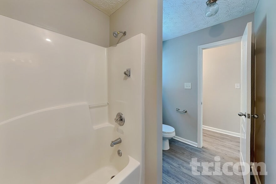 Building Photo - 1047 Wedgewood Ct NE