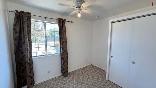 Building Photo - Must-See!!!  5-Bedroom Family Home with Large Yard & Prime Location in Visalia