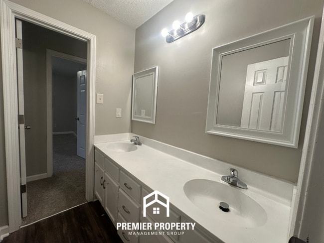 Building Photo - 2814 Baywood Dr