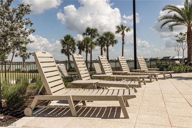 Building Photo - 15275 Grn Acrs Ave