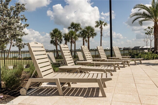 Building Photo - 15375 Grn Acrs Ave