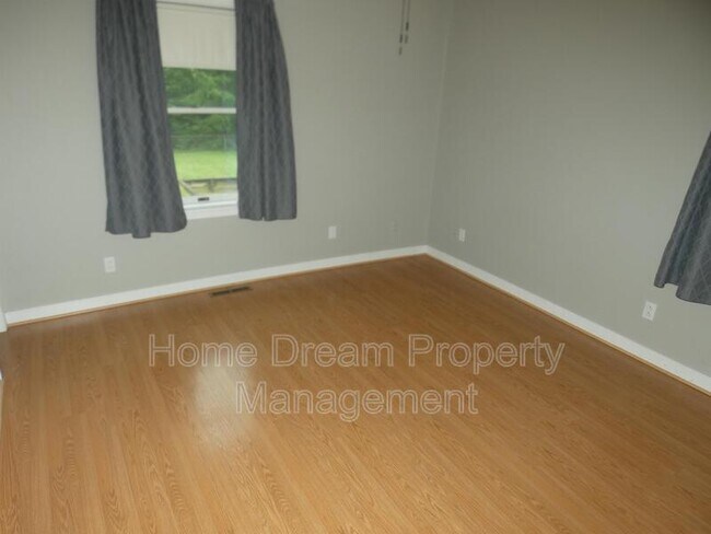 Building Photo - 10451 Edgehill Ln