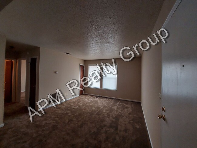 Building Photo - Upstairs two-bedroom apartment