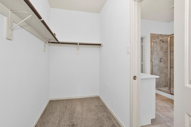 Building Photo - 2730 Donellan Dr