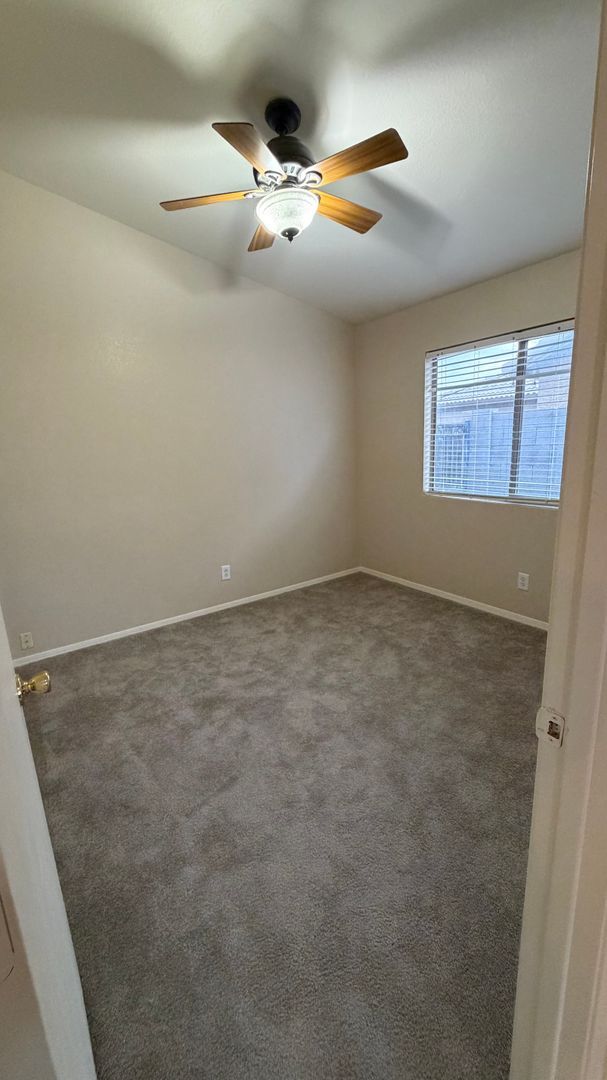 Building Photo - Freshly Painted 3 bedroom/2 bathroom Peoria Home!
