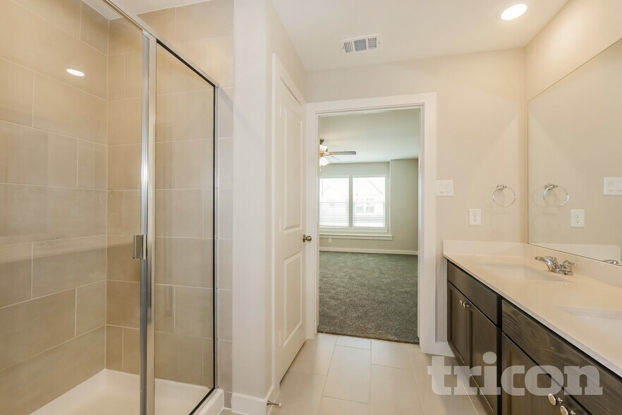 Building Photo - 1113 Fallgate Dr