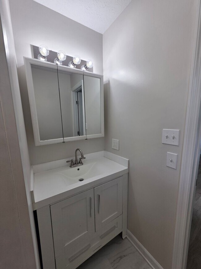Building Photo - One Level 3bd/2ba home in Mt Juliet