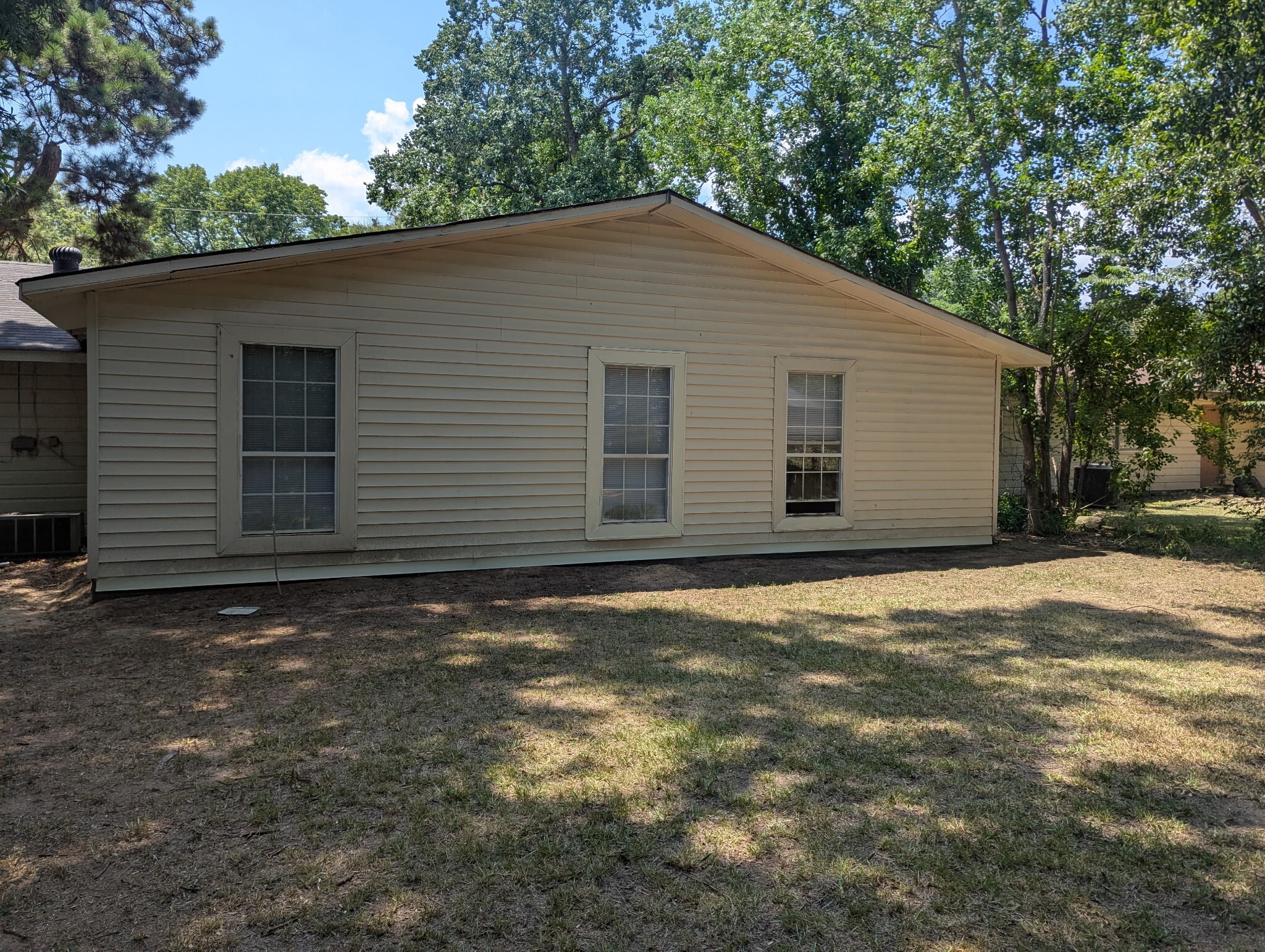 Building Photo - 1615 Dawnview Ln