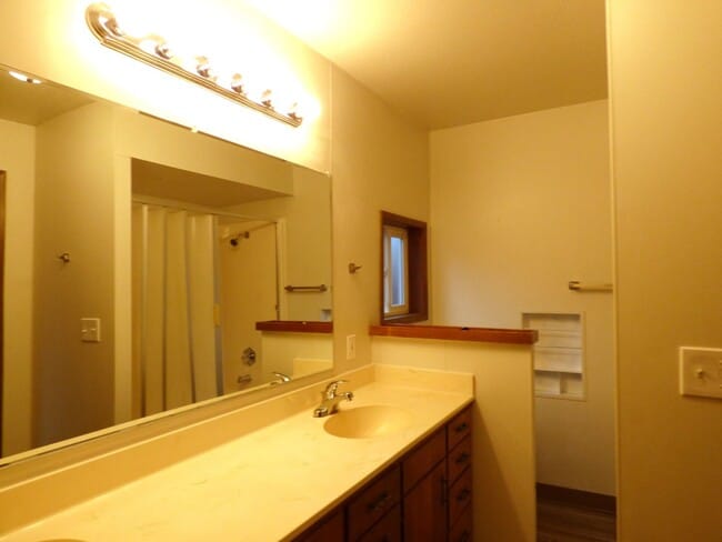 Building Photo - Rent Special - 3 bed 2 bath home in South Salem