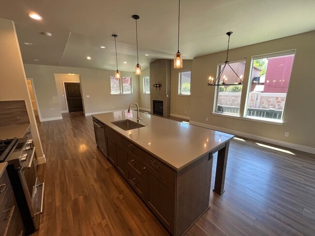 Building Photo - Single Level Home in Unique Bend Neighborhood