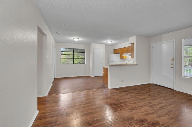 Building Photo - 500 Algerita Dr