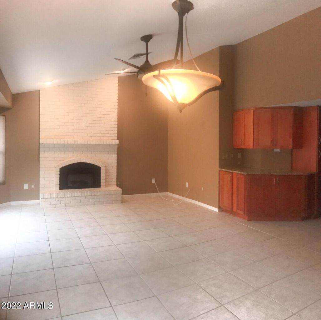 Building Photo - 11021 E Poinsettia Dr