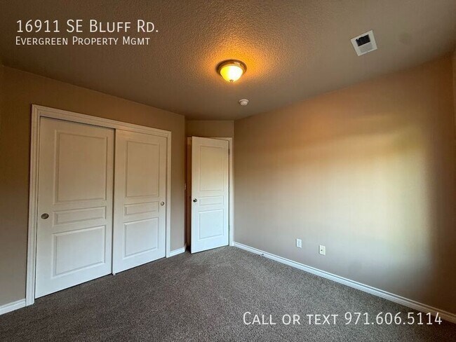 Building Photo - 16911 SE Bluff Rd