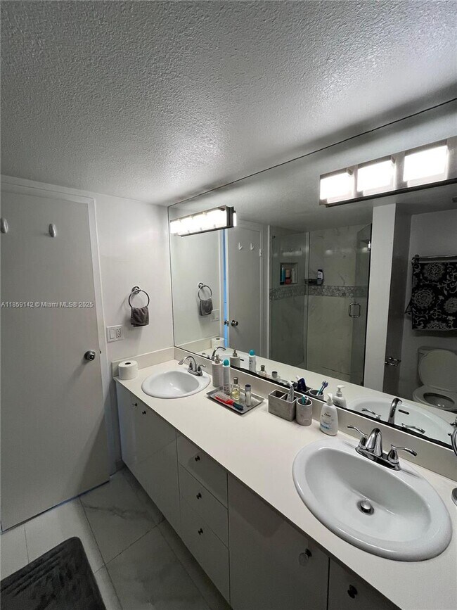 Building Photo - 13499 Biscayne Blvd