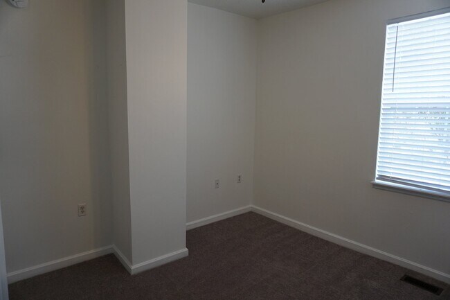 Building Photo - 923 N 5th Ave