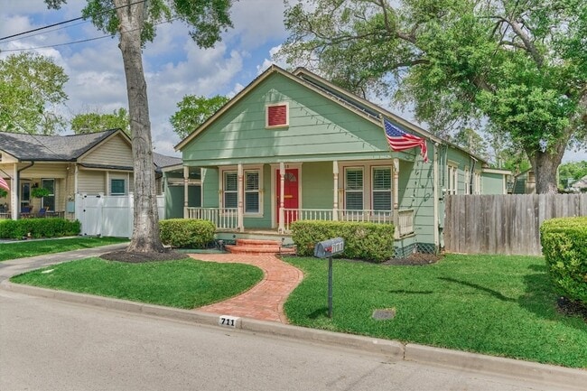 Building Photo - 711 Granberry St