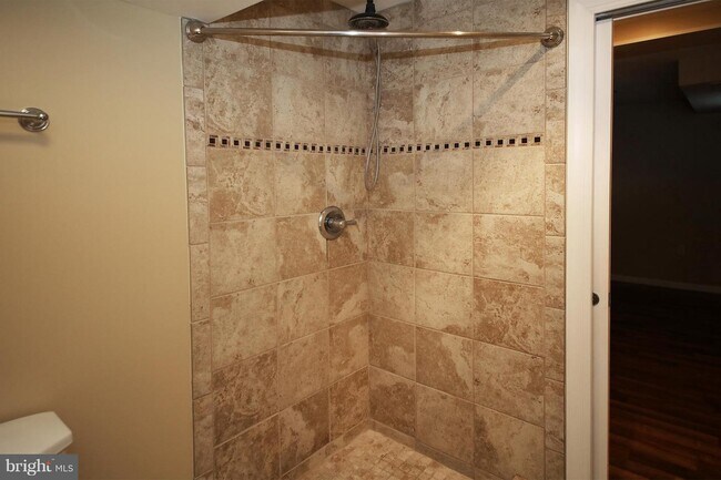 Building Photo - 1810 Golf View Ct