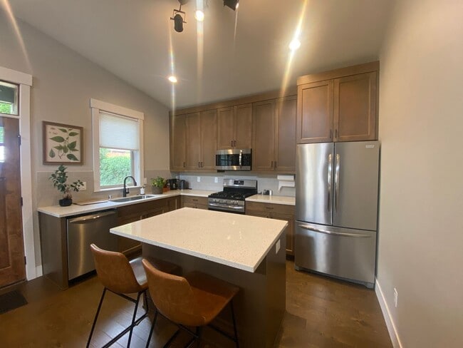 Building Photo - 1 bedroom 1 Bath in Bingen, WA