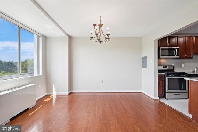 Building Photo - 10401 Grosvenor Pl