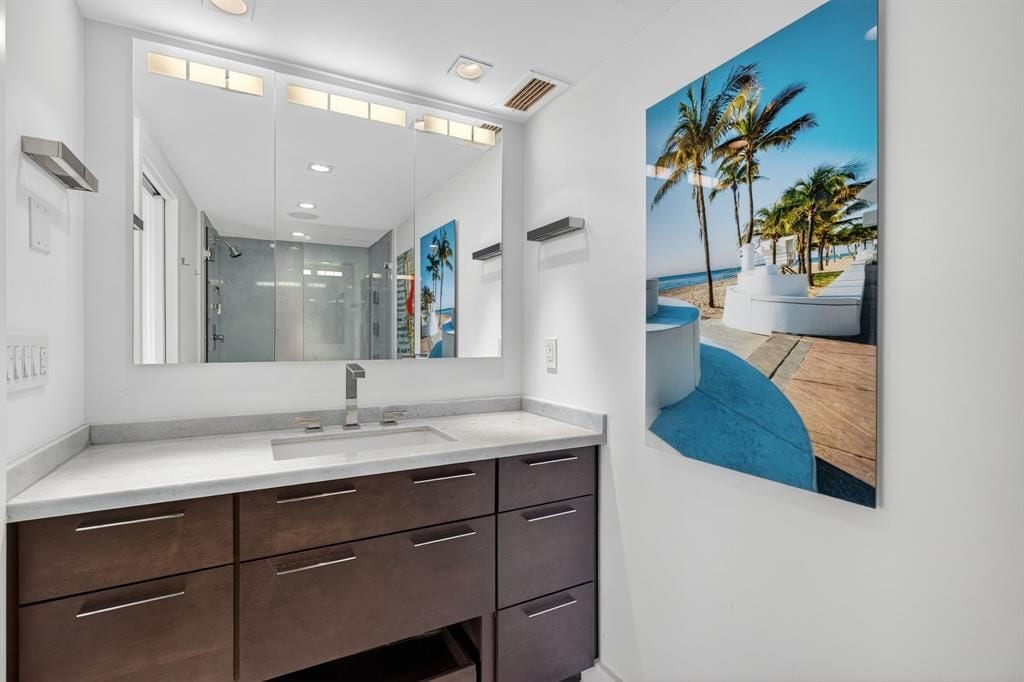 Building Photo - 2715 N Ocean Blvd