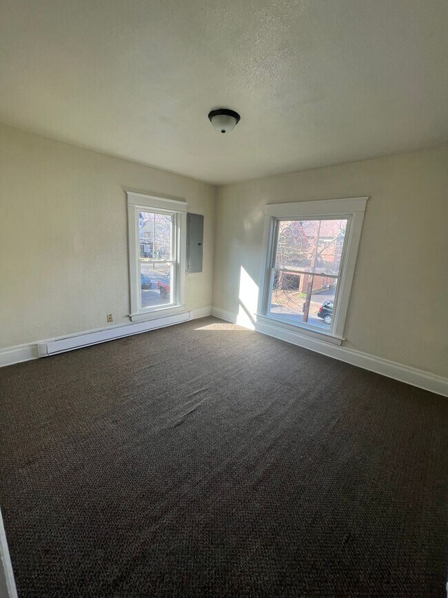 Building Photo - 721 Poplar St