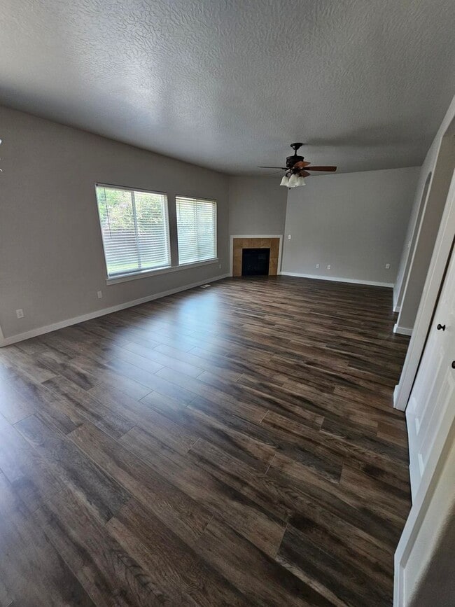 Building Photo - 6214 N Silver Elm Way