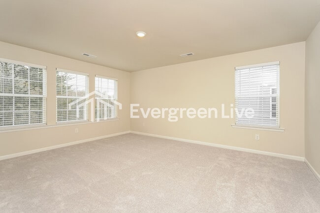 Building Photo - 5567 Hydrangea St