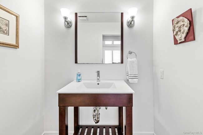 Building Photo - 34 Park Cir