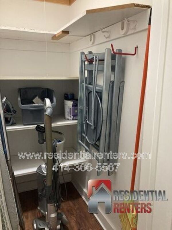 Building Photo - 1028 E Juneau Ave