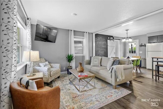 Building Photo - 110 SE 13th St