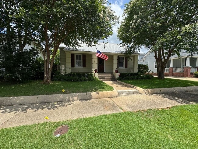 Primary Photo - Pensacola - East Hill / Downtown - 4 bedro...