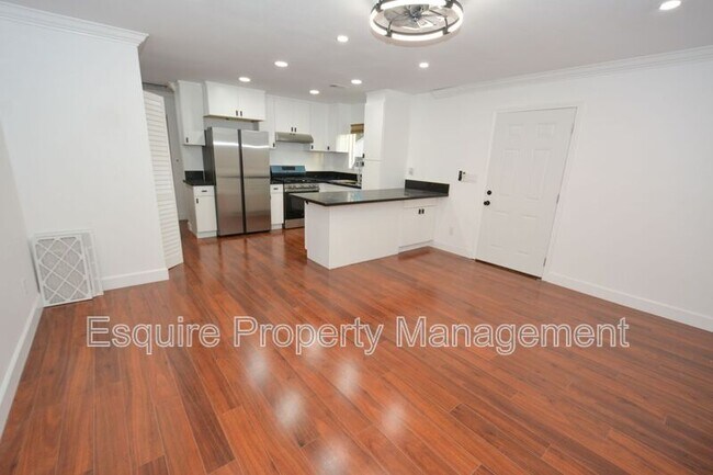 Building Photo - 938 Douglas Ave