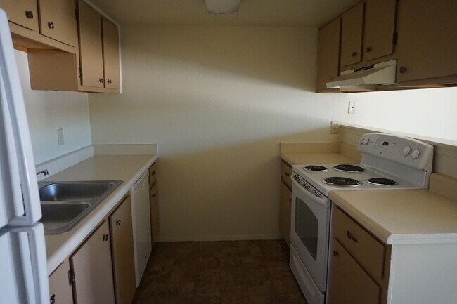 Building Photo - Charming 2 bed 1.5 bath Phoenix townhouse