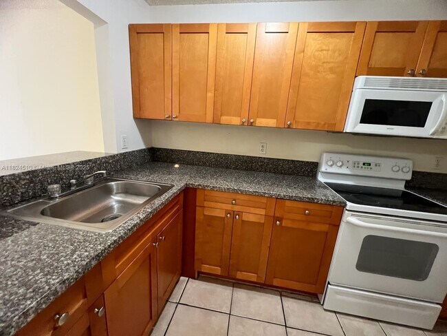 Primary Photo - 1025 Twin Lakes Dr