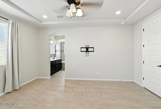 Building Photo - 1126 Gaitan St