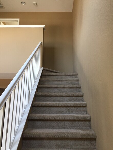 Building Photo - 557 Loch Lomond Way