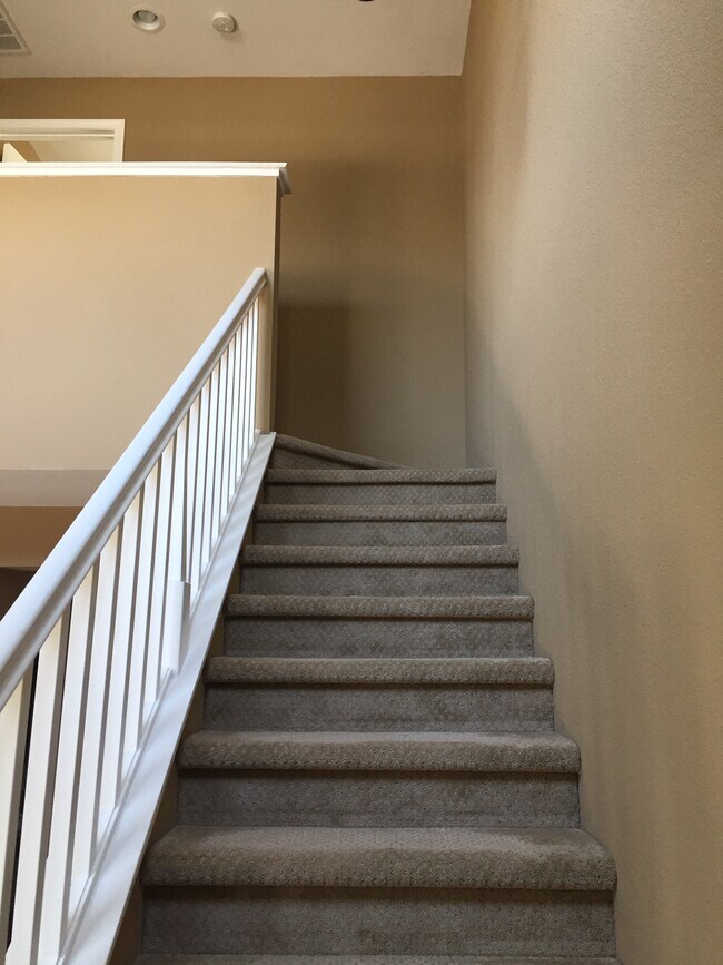 Building Photo - 557 Loch Lomond Way