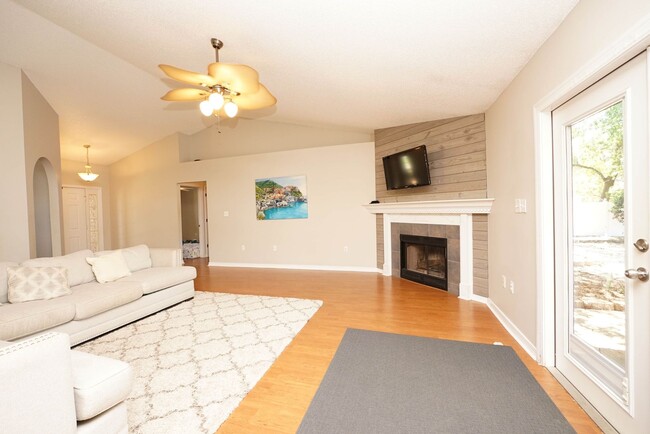 Building Photo - Silver Oaks Community