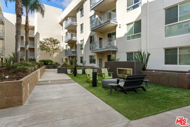 Building Photo - 12655 Bluff Creek Dr