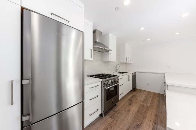 Building Photo - 275 Castro St