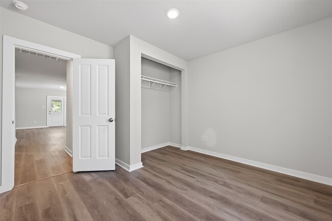 Building Photo - 154 Lakeview Dr