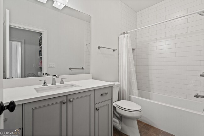 Building Photo - 355 S Esplanade