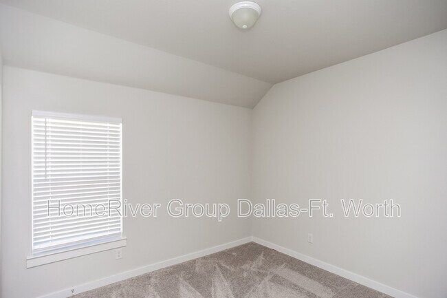 Building Photo - 353 Fire Rock Dr