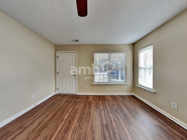 Building Photo - 4952 Lighthouse Ct