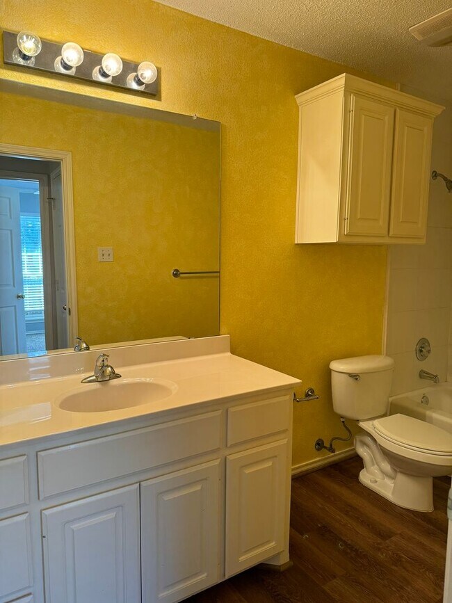 Building Photo - Shadow Hills Delight