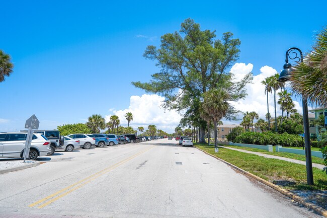 Building Photo - 1701 Gulf Way