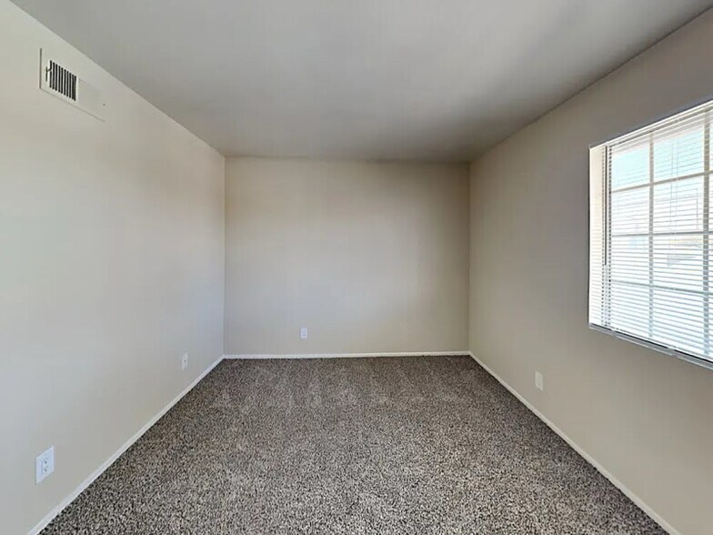 Building Photo - 13504 Bixler Ave